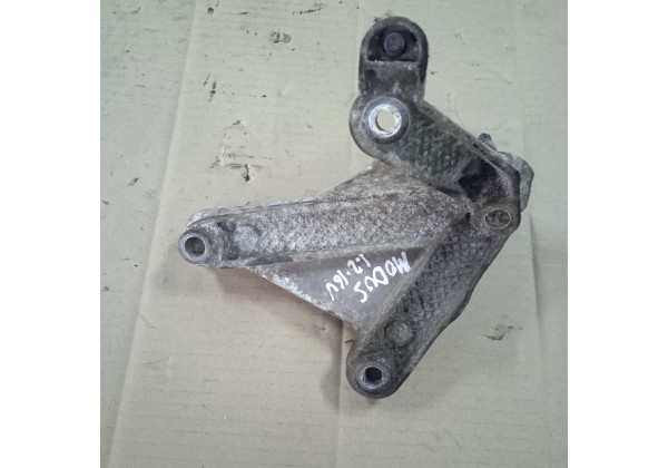 Кронштейн КПП Renault Megane 2, Scenic 2, Modus, Clio 3, Logan, Kangoo 2, 1.2 16V, 1.5 DCi, 1.6 16V, 8200043084, 8200457080 *